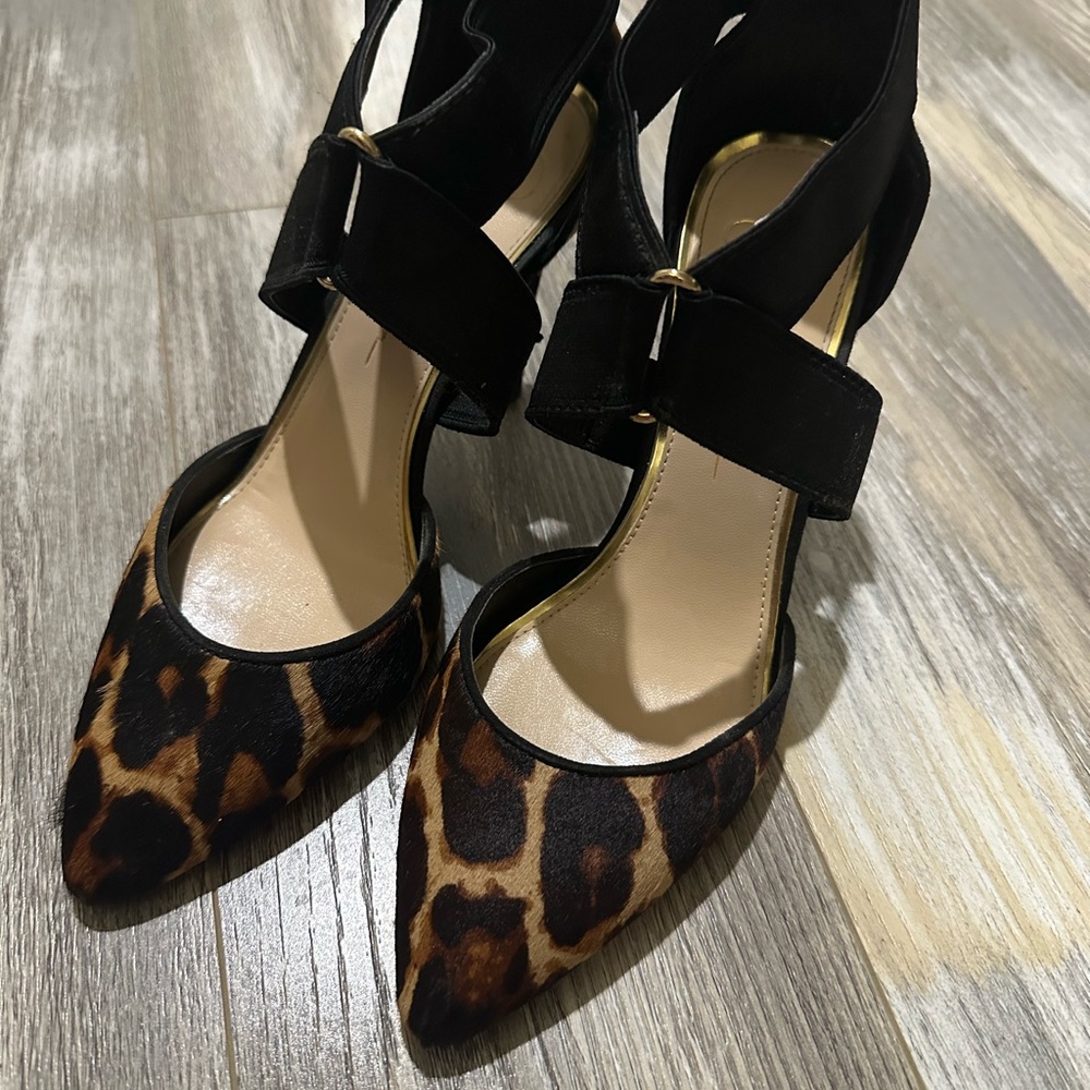 Leopard Print Women's Shoes with Black Accents